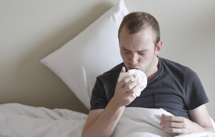 밤에 기침이 심할 때 대처법 4가지? 누워 있거나 자고 있을 때 마른 기침을 멈추는 방법