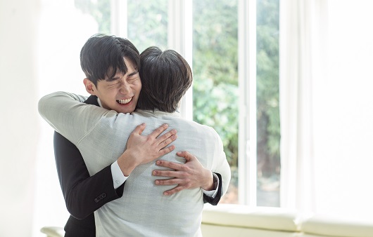 ‘포옹’으로 건강 챙긴다?...‘포옹’의 힘