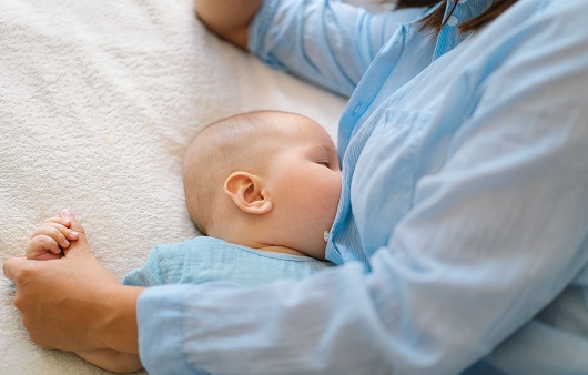 WHO는 영아가 생후 6개월까지 모유만을 먹을 것을 권장한다ㅣ출처: 게티이미지뱅크