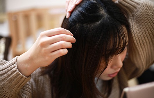 새치는 모든 연령층에서 나타날 수 있다|출처: 게티이미지뱅크