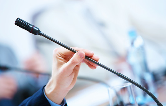 연축성 발성장애와 근긴장성 발성장애는 치료법이 다른 만큼, 정확히 감별하는 것이 중요하다｜출처: 클립아트코리아