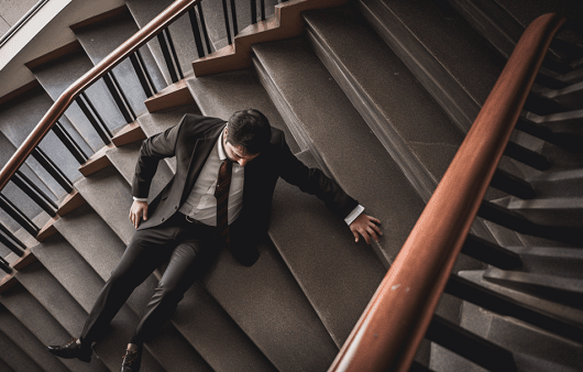 낙상｜출처: 미드저니