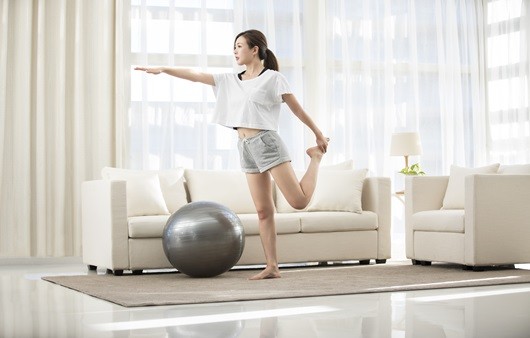 한 발로 균형잡기｜출처: 게티이미지뱅크