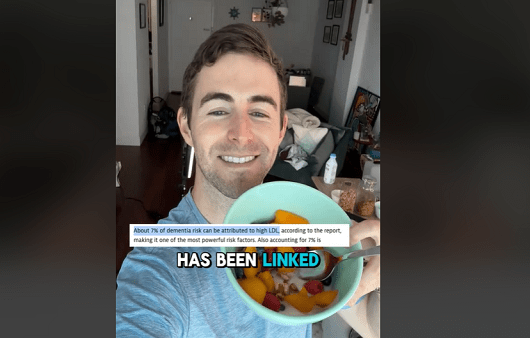 치매 위험을 낮추는 9가지 방법을 제안하고 있는 마이애미 정신과 레지던트 의사 제이크 굿맨|출처: TikTok 캡처