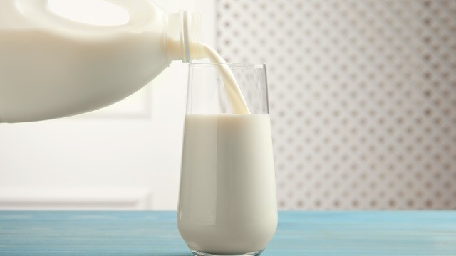 우유를 먹을 때 건강 효과를 더욱 높일 수 있는 섭취 방법이 있다|출처: 게티이미지뱅크