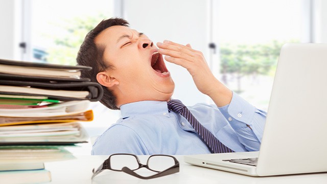 푹 자도 눈꺼풀이 늘 무겁다면, 몸이 보내는 위험 신호일 수 있다｜출처: 클립아트코리아