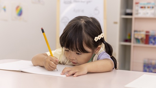 어린이는 성장하면서 언어를 사용하는 법을 익힌다｜출처: 클립아트코리아