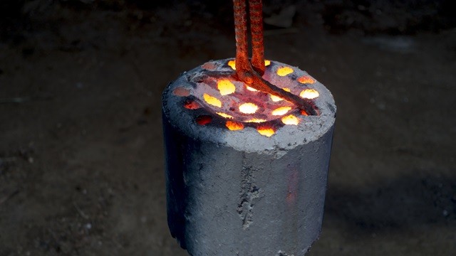 연탄이나 보일러 등으로 난방을 할 때 일산화탄소 중독 사고가 발생하기도 한다|출처: 클립아트코리아