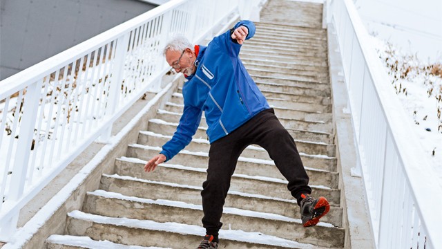 낙상 사고는 겨울철 대표적인 안전사고로 꼽힌다ㅣ출처: 게티이미지뱅크