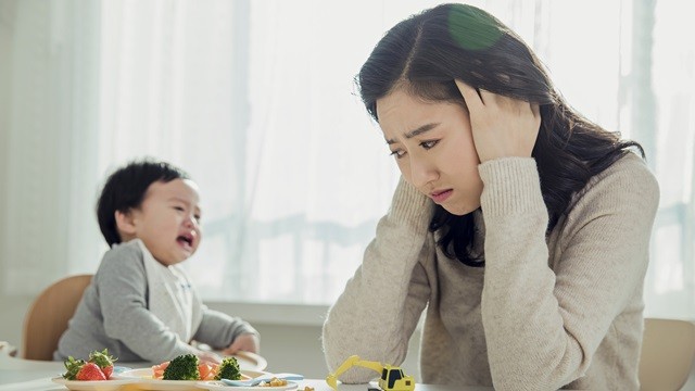 육아는 부모에게 스트레스와 부담이 되고, 우울증을 유발할 수도 있다|출처: 클립아트코리아