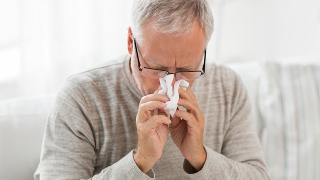 맑은 콧물은 감기 또는 비염으로 인해 발생하는 경우가 많다ㅣ출처: 게티이미지뱅크