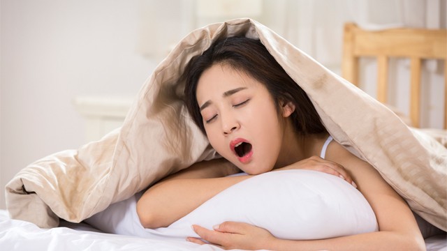 주말 내내 충분히 쉬었음에도 피로가 풀리지 않는다면 만성 피로 증후군을 의심해볼 수 있다ㅣ출처: 클립아트코리아