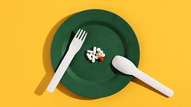 ﻿일부 식품과 약은 함께 섭취하면 건강에 악영향을 미칠 수 있다 | 출처: 클립아트코리아