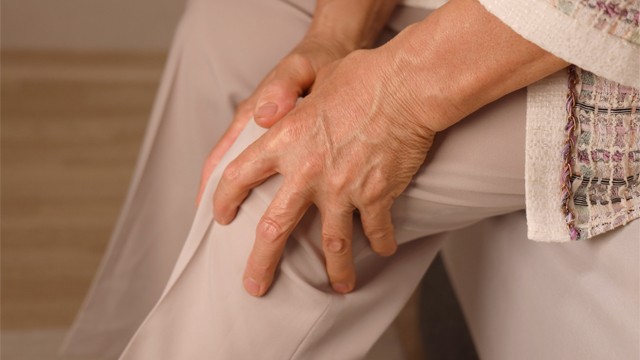 ﻿관절염은 적절한 치료를 받지 않으면 증상이 심화되어 일상생활에 큰 영향을 미칠 수 있다ㅣ출처: 클립아트코리아﻿