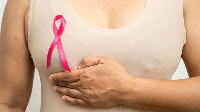 40대 이상의 여성은 2년마다 국가건강검진에 포함되는 유방 촬영을 받는 것이 권고된다 | 출처: 게티이미지뱅크