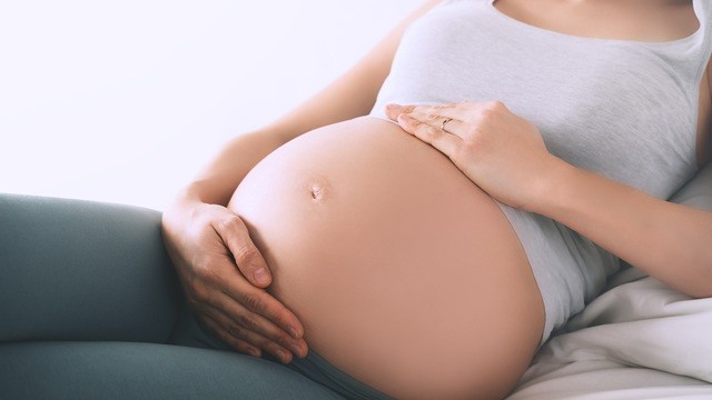 출산 후에 피가 비치는 것 같다면 오로인지, 산후출혈인지 구분이 필요하다｜출처: 게티이미지뱅크