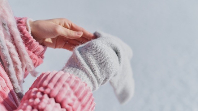 한랭 두드러기 환자라면 피부가 찬 공기에 바로 노출되지 않도록 주의해야 한다｜출처: 게티이미지뱅크