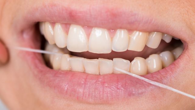 치실 사용은 구강건강뿐 아니라 뇌졸중 예방에도 효과적이다 | 출처: 클립아트코리아