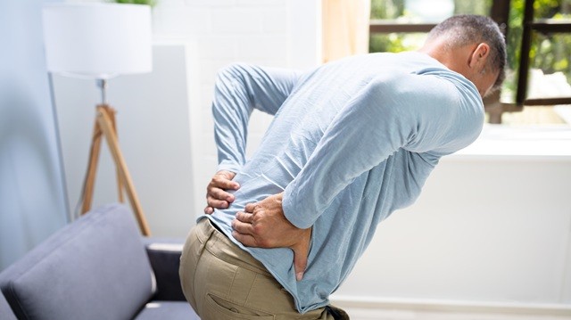 허리 통증은 질환뿐만 아니라 생활습관 때문에 발생하기도 한다|출처: 클립아트코리아