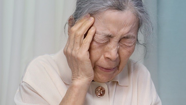 얼굴에 벼락같은 통증이 느껴진다면 삼차신경통을 의심할 수 있다｜출처: 클립아트코리아