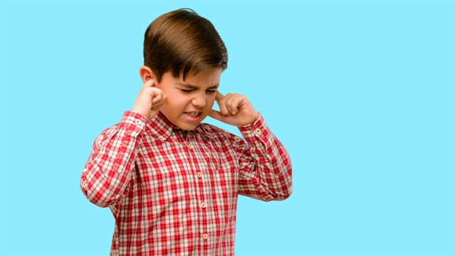 감기에 걸린 후 귀에서 통증이 느껴진다면 중의염을 의심해볼 수 있다 | 출처: 게티이미지뱅크