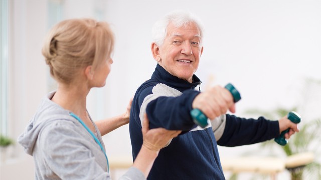뇌졸중 재활의 목표는 환자가 스스로 일상생활을 영위할 수 있도록 하는 것이다 | 출처: 게티이미지뱅크