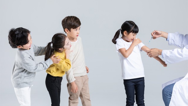  예방접종은 개인뿐만 아니라 집단 감염을 막기 위해서도 필수적인 조치다 | 출처: 게티이미지뱅크