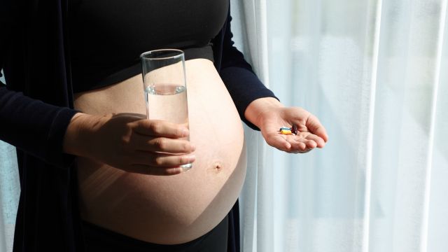 임산부의 약물 복용은 태아에게 영향을 줄 수 있다 | 출처: 클립아트코리아