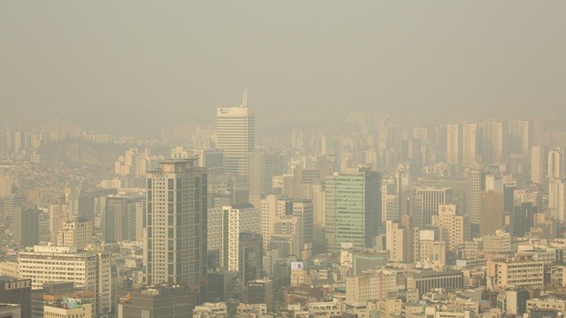 미세먼지로 뒤덮인 하늘|출처: 클립아트코리아