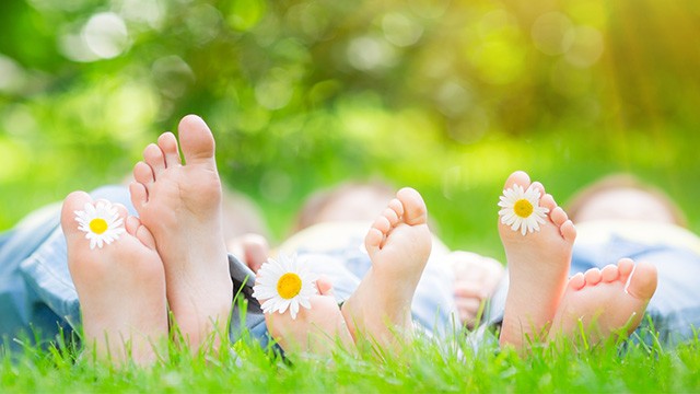 봄철 갑작스러운 활동량 증가는 발에 부담을 줄 수 있다|출처: 게티이미지뱅크