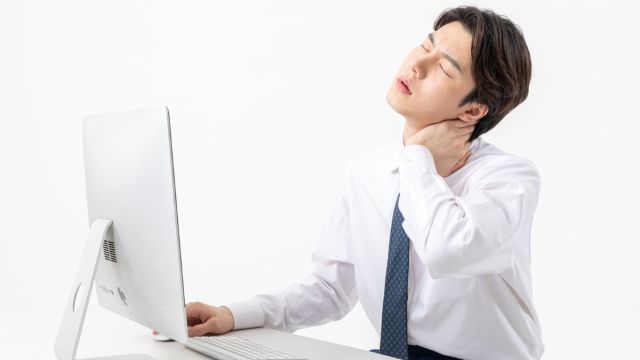 장시간 좌식 행동은 고혈압을 유발할 수 있다 | 출처: 클립아트코리아