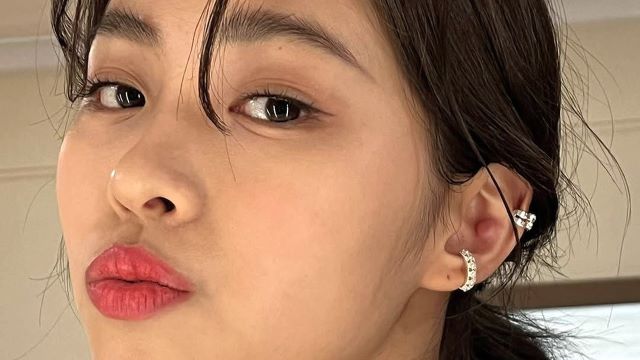 ITZY 류진은 귀 피어싱 상처로 켈로이드가 생겼다고 한때 온라인에서 화제가 됐었다. 출처 : ITZY 인스타그램