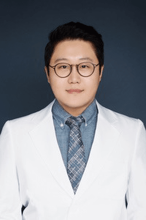 윤상필 원장｜출처: 서울휴내과이비인후과의원