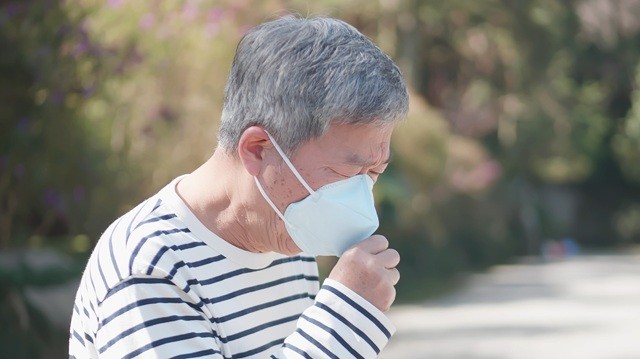 멈추지 않는 기침과 호흡곤란 등의 증상은 폐섬유증 때문일 수 있다｜출처: 클립아트코리아