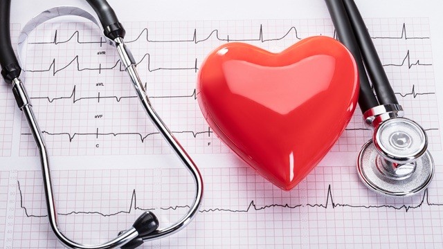 고혈압 환자는 심뇌혈관질환 위험이 높기에 심전도를 함께 확인하는 것이 좋다ㅣ출처: 클립아트코리아