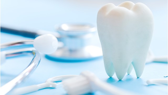 ﻿치아교정 효과를 유지하려면 정기적인 치과 방문 및 관리가 필요하다｜출처: 게티이미지뱅크