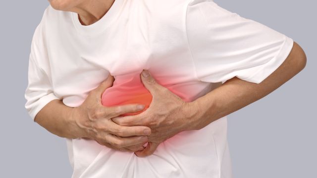역류성 식도염 증상은 심장 질환 증상과 혼동될 수 있다｜출처: 클립아트코리아