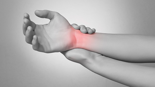 손목 통증은 다양한 원인에 의해 발생할 수 있다|출처: 게티이미지뱅크