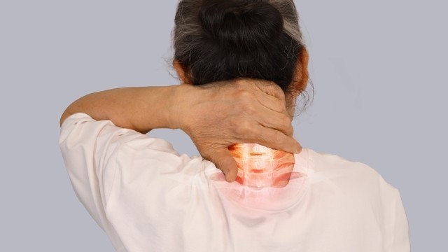 거북목은 단순한 자세 문제가 아닌 질환이다｜출처: 클립아트코리아