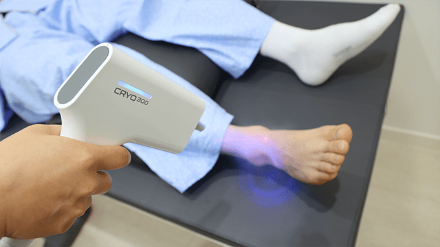 신장분사치료는 극저온 액화가스로 피부를 냉각해 통증을 완화한다┃출처: 서울튼튼재활의학과의원