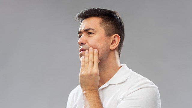 구강암은 흡연과 음주를 많이 하거나 구강 위생이 좋지 않은 중장년층에서 주로 발생한다｜출처: 클립아트코리아
