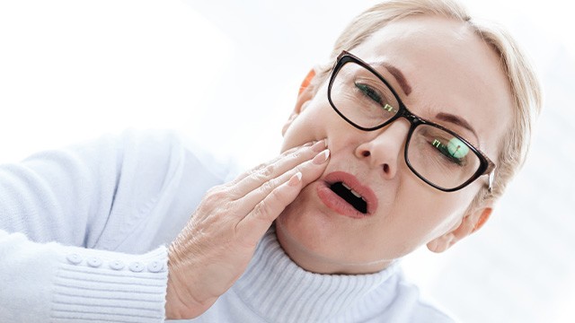 잘못된 생활습관은 턱관절 장애의 주요 원인이다|출처: 게티이미지뱅크