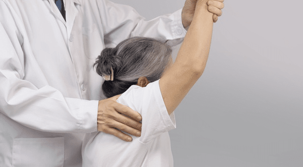 도수치료는 통증을 줄이고 관절의 유연성을 회복시키는 효과가 있다|출처: 클립아트코리아