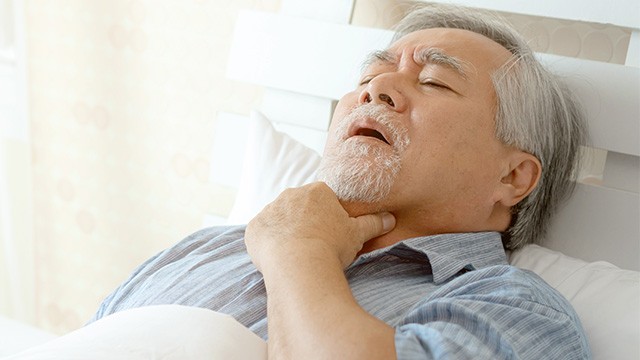 기침이 지속되거나 일상생활 속 불편함을 겪는다면, 정확한 진단을 받는 것이 좋다|출처: 게티이미지뱅크