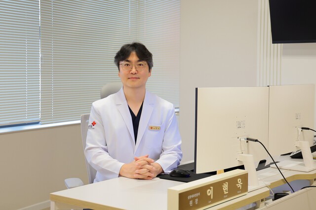 심장내과 전문의 이현욱 원장 | 출처 : 심쿵내과