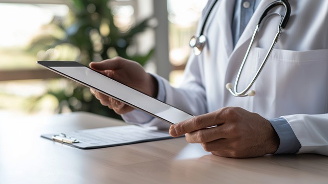 ﻿가슴 처짐은 가슴의 크기, 처짐 정도 등을 종합적으로 고려하여 치료해야 한다｜출처: 게티이미지뱅크