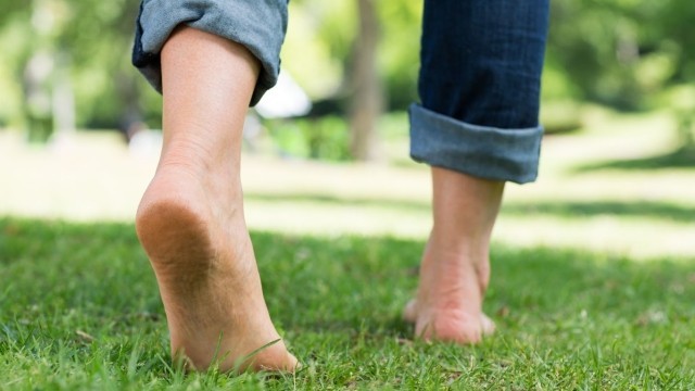 갑자기 늘어난 활동량은 족저근막염을 유발할 수 있다|출처: 클립아트코리아