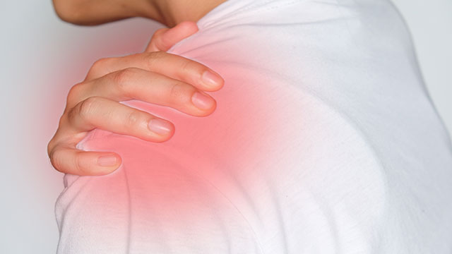 여름철 찬 공기는 어깨 통증을 유발할 수 있다｜출처: 게티이미지뱅크