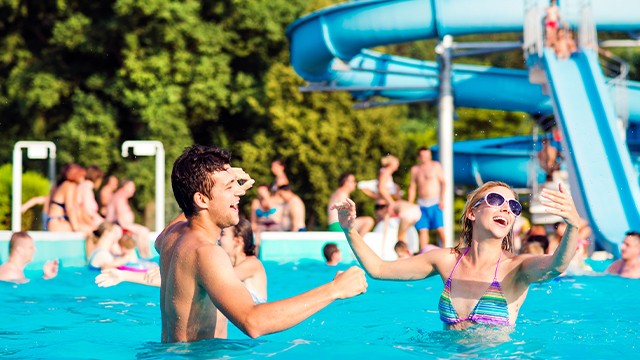 여름철 물놀이 시설에서는 각종 감염병이 전파될 수 있어 주의해야 한다|출처: 클립아트코리아