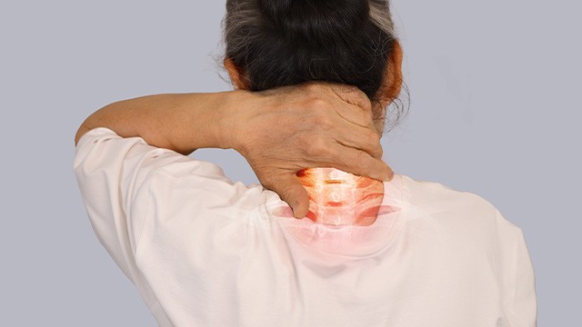 ﻿목디스크는 신경 주변 염증을 줄이고 근육과 관절의 균형을 회복하는 것이 치료의 핵심이다｜출처: 클립아트코리아